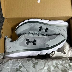 Under Armour Light Gray Running Shoes